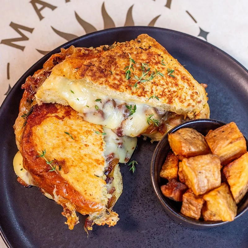 SANDWICH TOCINETA CARAMELIZADA